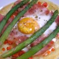 Hojaldre con espárragos, bacon y huevo