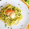 Pasta fresca, espaguetis con ajo, limón y[...]