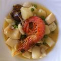 Sepia guisada, con almejas y gambas,