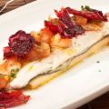Lubina al horno con vinagreta de tomate
