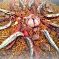 PAELLA DE MAGRO, AJETES Y BOQUERONES AL HORNO
