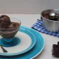 Helado cremoso de chocolate