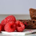 Brownie con frambuesas