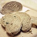 Pan de centeno, semillas y frutos secos
