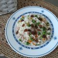 Arroz con verdura, pasas y piñones
