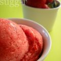 sorbete de fresas al cuadrado y galletas[...]