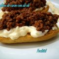 Montaditos de carne con alioli
