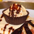 Helado de higos en cápsulas de chocolate.[...]