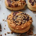 Panecillos ingleses de parmesano y sésamo