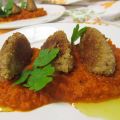 Quenelles de coliflor con puré de sus hojas