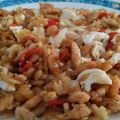 CAMARONES FRITOS CON HUEVOS ROTOS Y PIMIENTOS