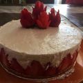 Tarta de fresas con nata