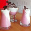 Mousse de fresa y queso en vasito