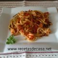 Tallarines con verduras y langostinos