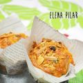 Muffins de rúcula, queso y pasas
