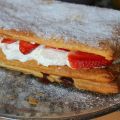 milhojas de fresas y nata - Puff pastry with[...]