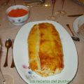 BACALAO EN HOJALDRE CON SALSA DE PIMIENTOS
