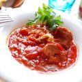 Ternera con tomates, aceitunas y anchoas