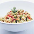 Cuscús de brócoli con fresas, aguacate y queso[...]
