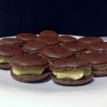 Moka & Banana Macarons