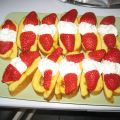 Rollitos de bizcocho y fresas