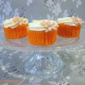 Cupcakes de melocotón y chocolate blanco