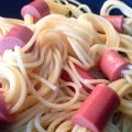 Espaguetis mágicos con salchichas