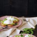 Tostada de aguacate con huevo escalfado