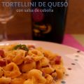 Tortellini de queso con crema de cebolla