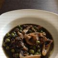 CHIPIRONES CON GUISANTES ESTOFADOS
