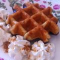 Gofres con chocolate y nata