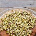 Bizcocho de pistachos y cardamomo con sirope de[...]
