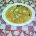Sopa de ajo con almejas