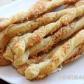 PALITOS DE HOJALDRE CON QUESO Y ORÉGANO