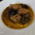 CONEJO CON GUISANTES Y SETAS