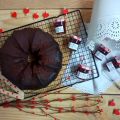 Bundt cake de chocolate y mermelada de fresa en[...]