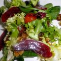 ENSALADA CON FRUTOS SECOS Y JAMON DE PATO