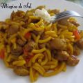 FIDEUA DE POLLO Y SALCHICHAS
