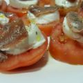 PINCHOS DE TOMATE, MOZARRELLA Y ANCHOA