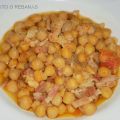 GARBANZOS FRITOS CON BACÓN Y GAMBAS