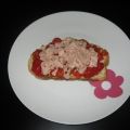 TOSTADA CON PIMIENTOS ASADOS Y ATÚN