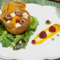 Crujiente con papaya y anchoas del Cantábrico