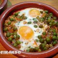 HUEVOS AL PLATO CON GUISANTES