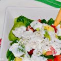 Ensalada de pescado con salsa de yogur