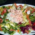 ENSALADA TEMPLADA DE GAMBAS, SALMÓN Y GULAS