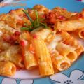 Pasta gratinada con chorizo