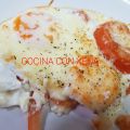 Huevos con fondo de tomates en freidora de aire
