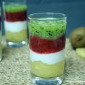 Chupito de fresa, kiwi y piña con yogurt