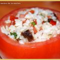 Tomates rellenos de ensalada de arroz