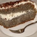 Tarta de amapola con nata montada